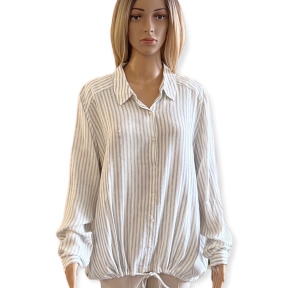 Yest Tops - 🔥(14) NEW: cute top ❤️Host Pick ❤️